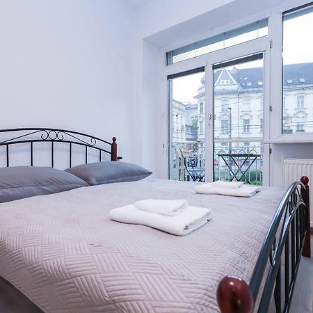 Charming Old Town Family Retreat Appartement Bratislava Buitenkant foto
